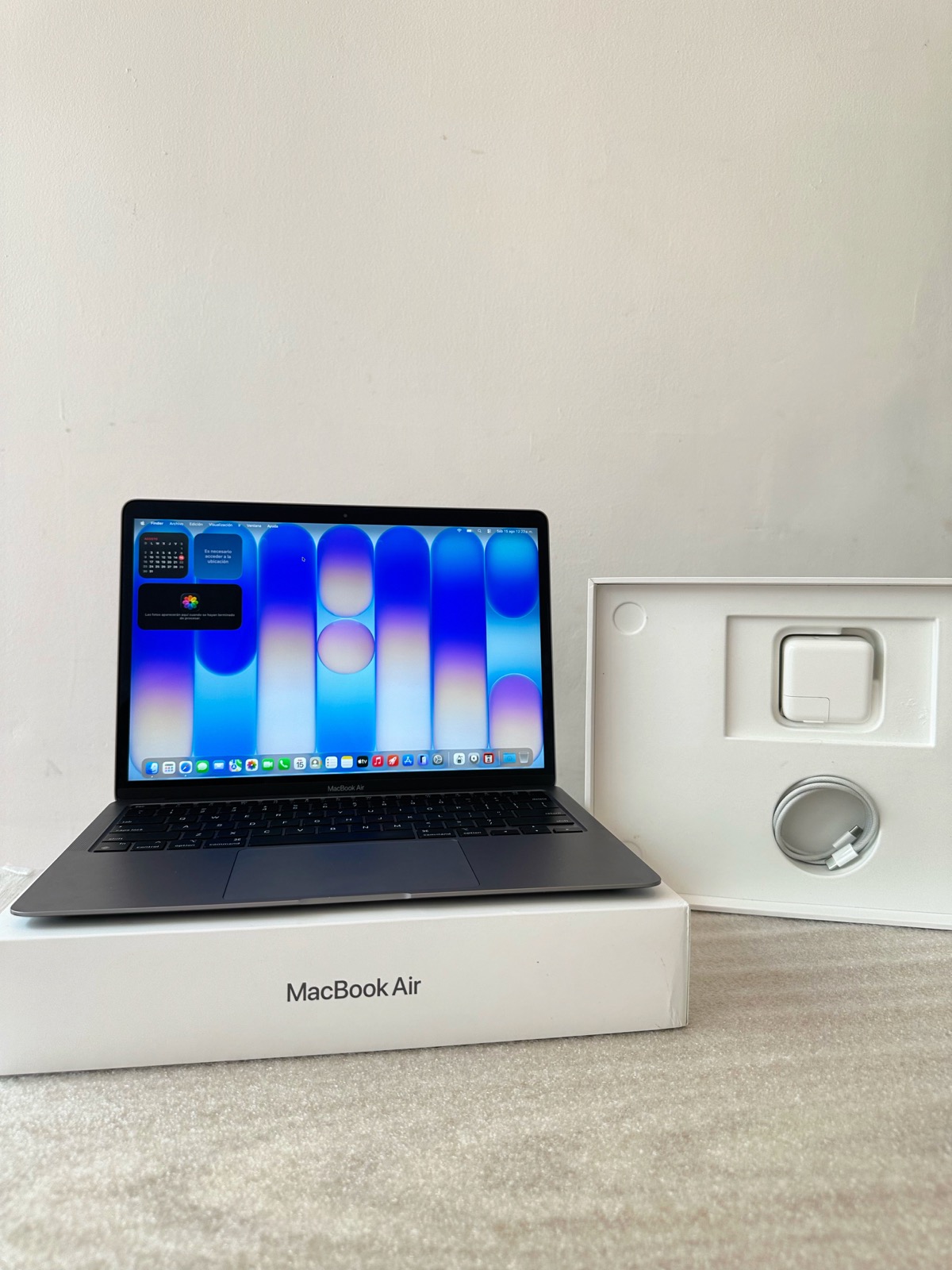 MacBook Air M1 Silver, foto real
